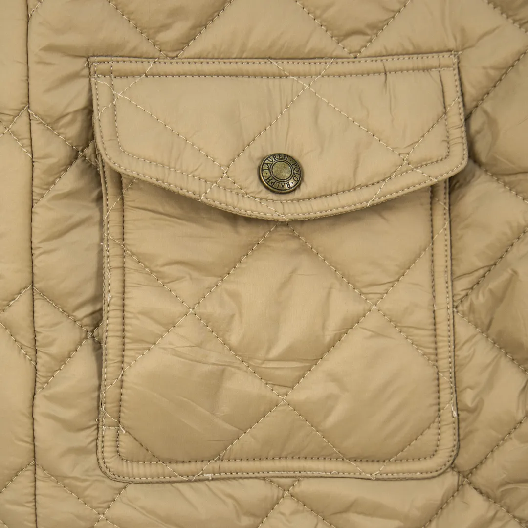 P390 zp version [Exclusive supply] Ralph Lauren/Ralph Lauren 2025aw autumn and winter popular items diamond-shaped quilted embroidered corduroy strips imitation feather jacket jacket Correct three-pocket version Slight waist design Free matching neckline ✅ Facial filling imitation feather cotton Three-in-one diamond-shaped quilted embroidery Soft and comfortable ✅ Customized double-circle brand hardware buckle back waist freely adjustable elastic design ✅ RL three-color diamond plaid cotton jacket 100% restoration Corduroy strips running through the whole body, no knots and overlaps, artificial curling, fine workmanship, highly recommended, a rare cotton jacket that does not look bloated, can be worn as an inner layer in the north, can be worn with multiple necklines, elastic waistline on the back, freely adjustable waistline, matte memory technology on the face, giving a cotton feel, not to be missed, highly recommended, color: black, white, gray green, khaki, navy blue, size: S M L XL, number: WW10950